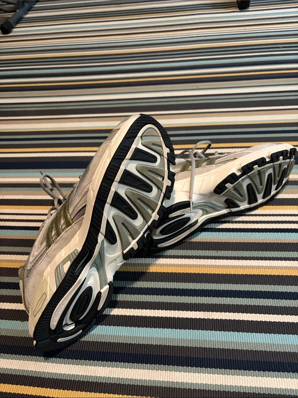 adidas response cl Athletic Sneakers